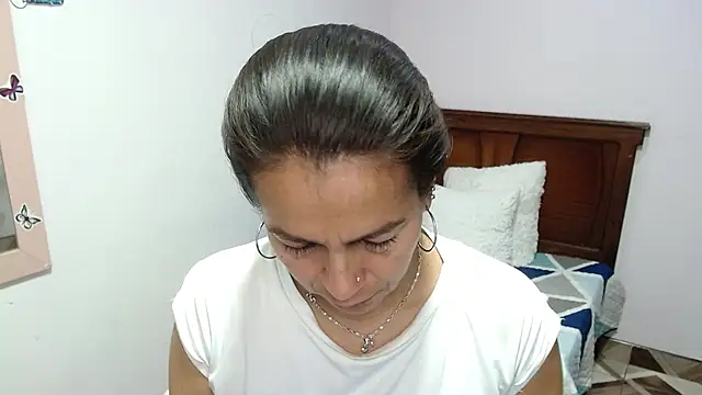 camilavargas  online show from July 30, 3:11 pm