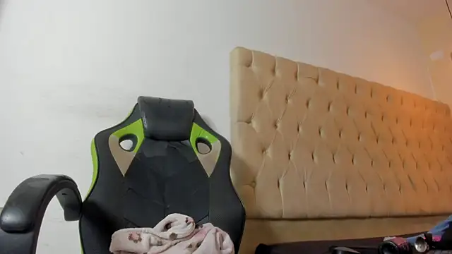 Naomis 35 online show from November 14, 7:45 pm