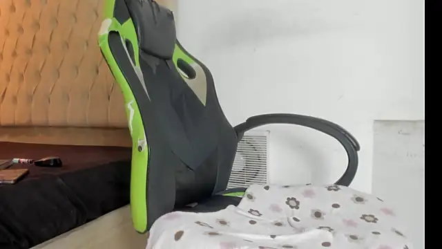 Naomis 35 online show from February 11, 8:03 pm