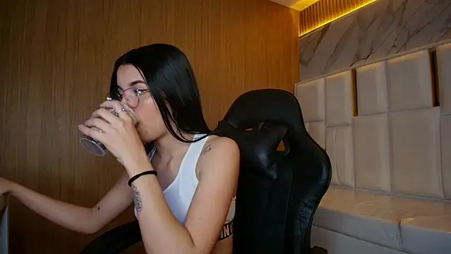 sophiadoll tf online show from October 10, 1:32 pm