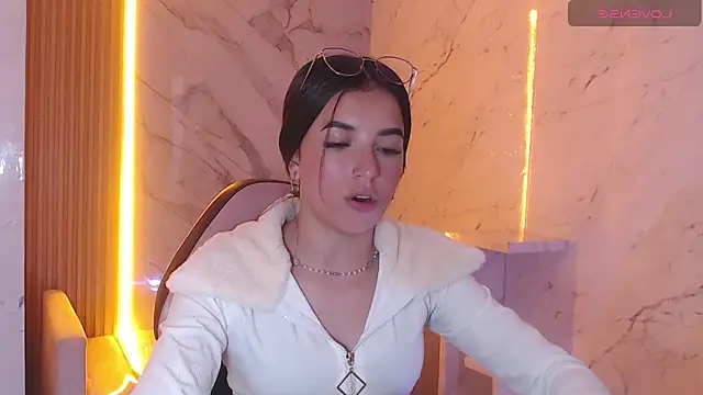 sophiadoll tf online show from May 15, 8:38 pm