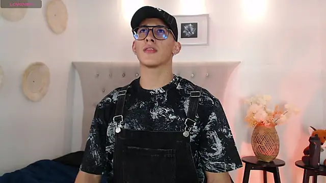 Snapshot of SalvadorFit chatting on September 21, 8:32 pm SalvadorFit online show from September 21, 8:32 pm