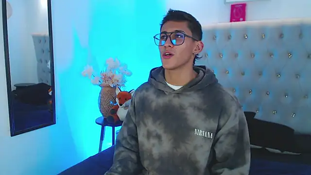 Snapshot of SalvadorFit chatting on September 23, 8:34 pm SalvadorFit online show from September 23, 8:34 pm