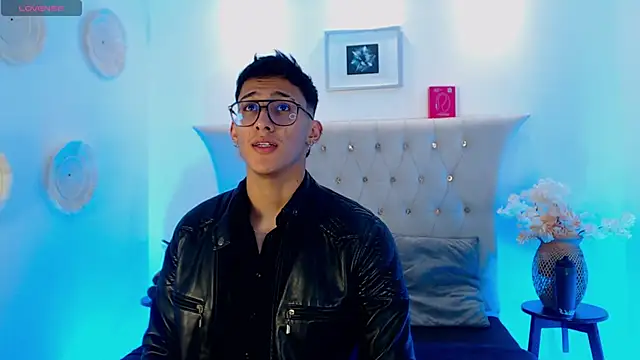 Snapshot of SalvadorFit chatting on September 28, 8:47 pm SalvadorFit online show from September 28, 8:47 pm