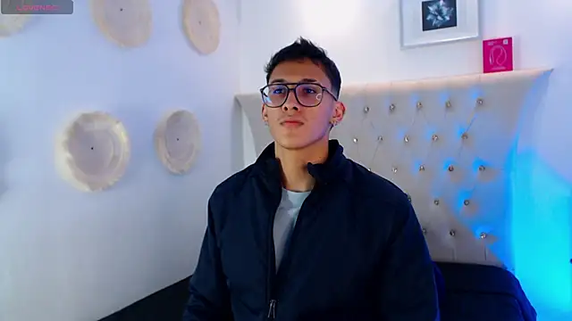 Snapshot of SalvadorFit chatting on September 29, 8:46 pm SalvadorFit online show from September 29, 8:46 pm