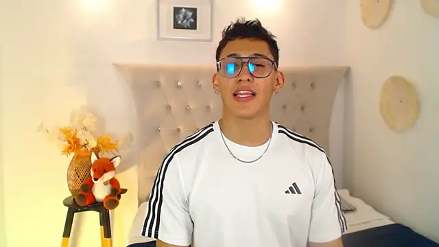 Snapshot of SalvadorFit chatting on October 1, 8:48 pm SalvadorFit online show from October 1, 8:48 pm