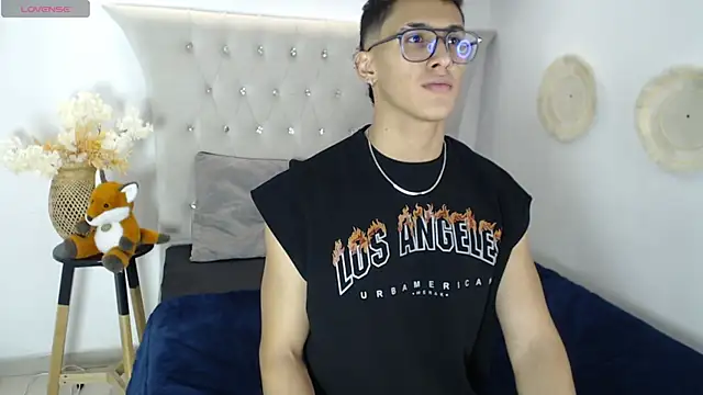 Snapshot of SalvadorFit chatting on October 7, 8:28 pm SalvadorFit online show from October 7, 8:28 pm