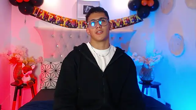 Snapshot of SalvadorFit chatting on October 10, 8:41 pm SalvadorFit online show from October 10, 8:41 pm