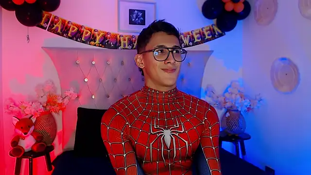 Snapshot of SalvadorFit chatting on October 13, 10:10 pm SalvadorFit online show from October 13, 10:10 pm