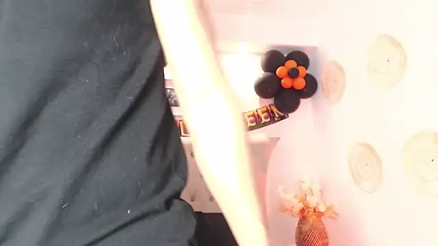 Snapshot of SalvadorFit chatting on October 16, 8:21 pm SalvadorFit online show from October 16, 8:21 pm