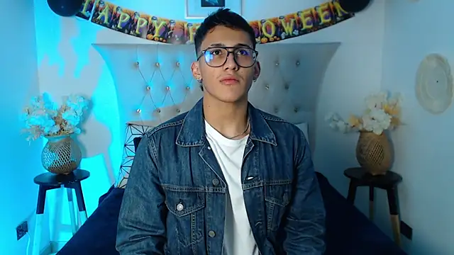 Snapshot of SalvadorFit chatting on October 20, 8:31 pm SalvadorFit online show from October 20, 8:31 pm