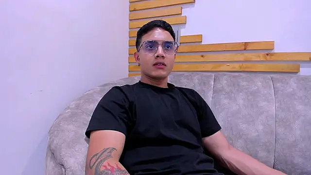 Snapshot of axel_vega chatting on September 18, 8:22 pm axel vega online show from September 18, 8:22 pm