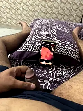 Snapshot of aflatoon121 chatting on October 5, 10:24 am aflatoon121 online show from October 5, 10:24 am