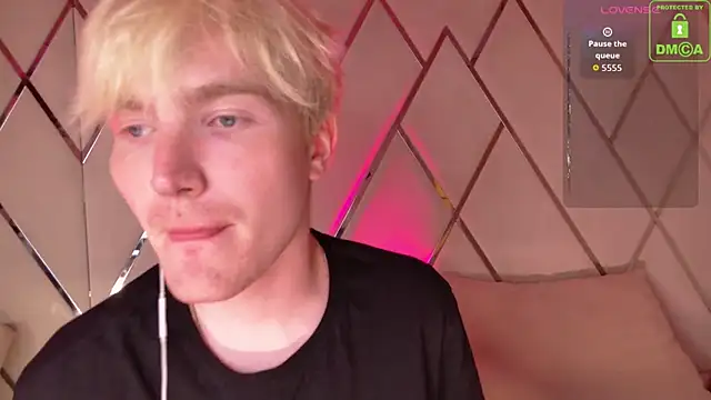 MikkiJohnsonn online show from September 19, 4:25 am