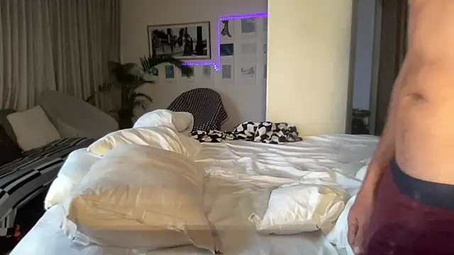 Snapshot of meilingmike chatting on September 21, 3:52 am meilingmike online show from September 21, 3:52 am