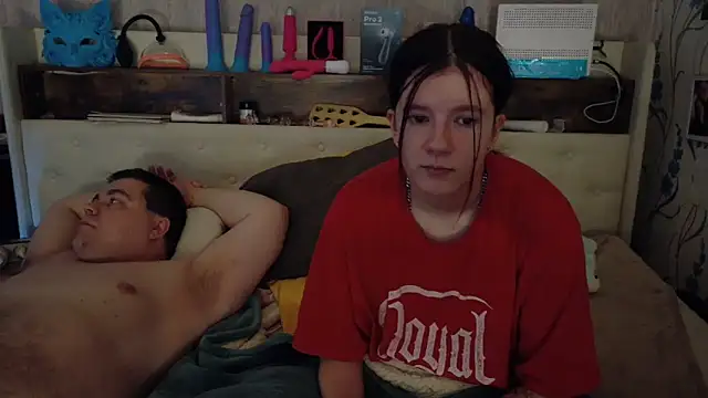 Snapshot of Hot_SkinnyGirl chatting on April 8, 10:10 pm Hot SkinnyGirl online show from April 8, 10:10 pm
