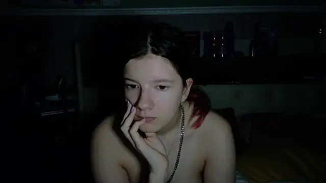 Snapshot of Hot_SkinnyGirl chatting on April 15, 2:51 am Hot SkinnyGirl online show from April 15, 2:51 am