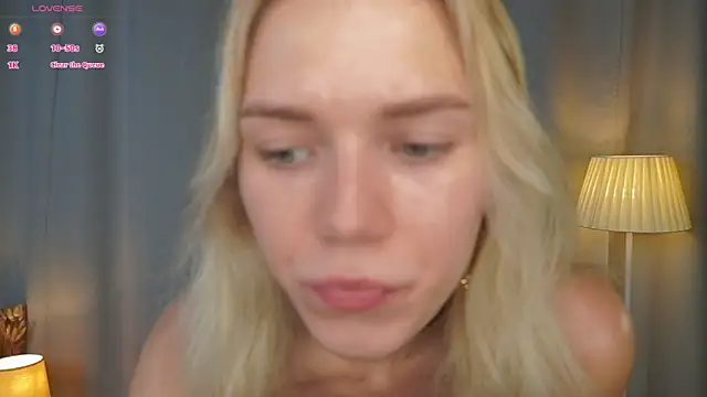Snapshot of DianeHonnette chatting on June 15, 7:16 pm DianeHonnette online show from June 15, 7:16 pm