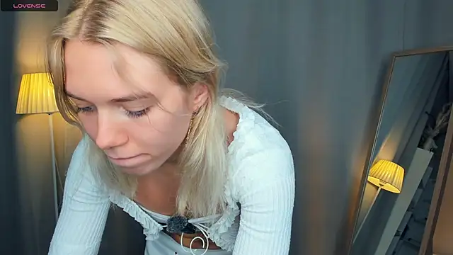 Snapshot of DianeHonnette chatting on July 16, 7:09 pm DianeHonnette online show from July 16, 7:09 pm