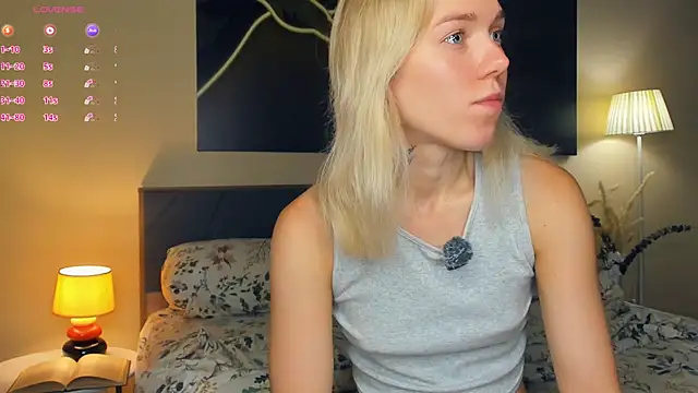 Snapshot of DianeHonnette chatting on July 28, 7:04 pm DianeHonnette online show from July 28, 7:04 pm
