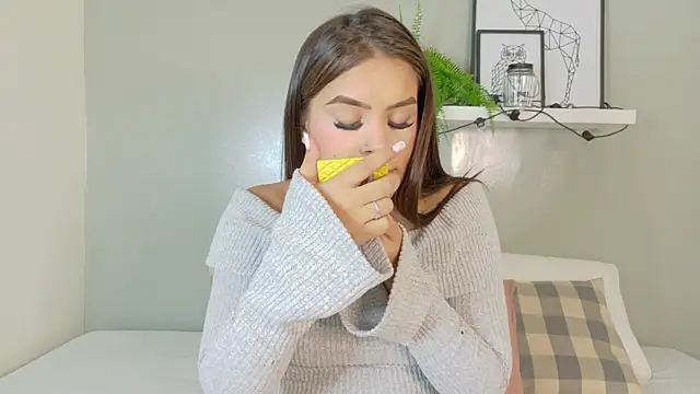 KeendraFox  online show from October 10, 7:35 pm