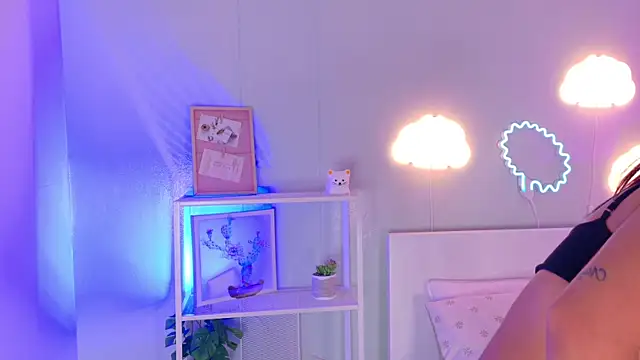 KeendraFox  online show from October 27, 10:30 am