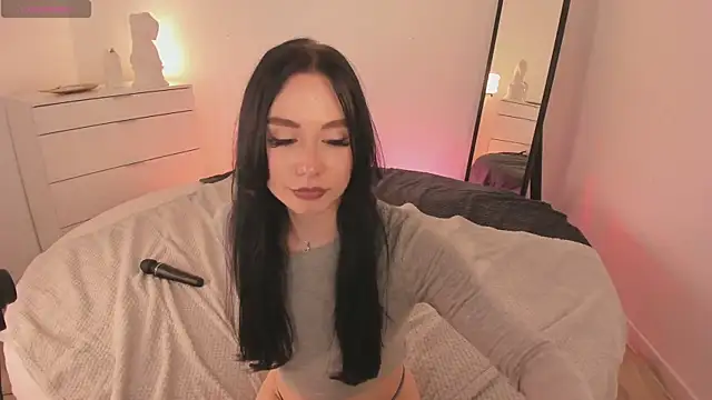Snapshot of B_Monica_ chatting on July 24, 9:13 pm B Monica online show from July 24, 9:13 pm