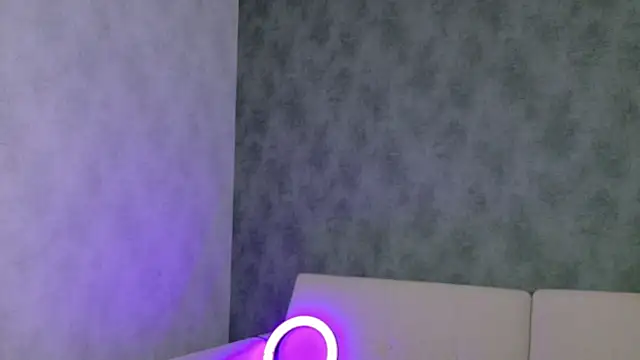 Snapshot of OnlyForYou_ chatting on March 26, 3:34 am OnlyForYou online show from March 26, 3:34 am