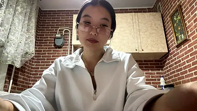 Snapshot of EmmaLeexth chatting on September 29, 1:27 pm EmmaLeexth online show from September 29, 1:27 pm