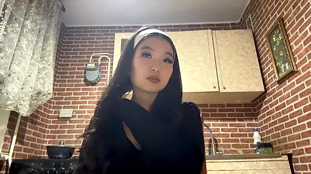 Snapshot of EmmaLeexth chatting on November 11, 2:28 pm EmmaLeexth online show from November 11, 2:28 pm