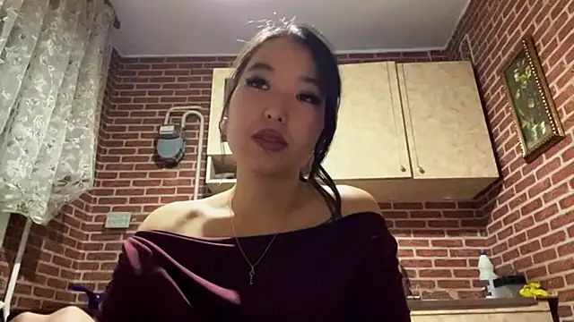 Snapshot of EmmaLeexth chatting on November 19, 1:11 pm EmmaLeexth online show from November 19, 1:11 pm