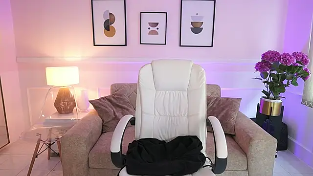 BillieBrownn online show from October 17, 7:05 pm