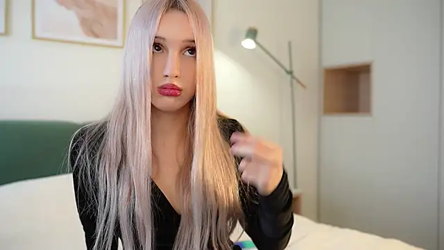 Laura Obsidian online show from September 22, 8:05 am