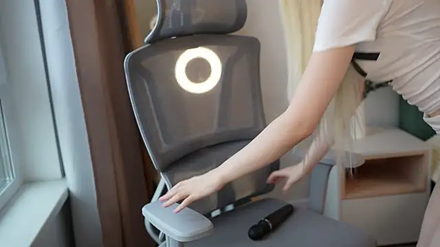 Laura Obsidian online show from October 31, 7:09 am