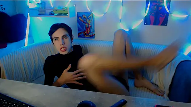 Snapshot of AlexNaughty14 chatting on October 4, 7:28 am AlexNaughty14 online show from October 4, 7:28 am