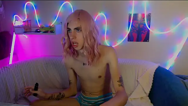 Snapshot of AlexNaughty14 chatting on October 7, 9:17 am AlexNaughty14 online show from October 7, 9:17 am