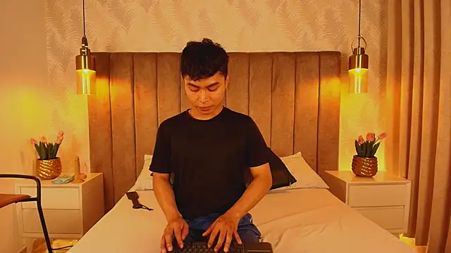 Esteban 606 online show from September 22, 7:38 pm