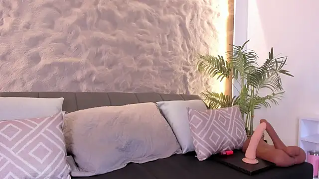 Naomy gyal online show from February 26, 7:24 pm