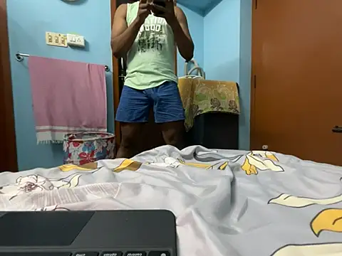 Snapshot of hornybiguy007 chatting on September 20, 6:20 pm hornybiguy007 online show from September 20, 6:20 pm