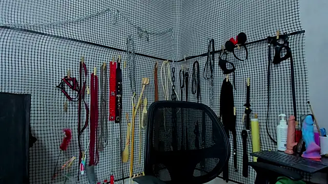 Snapshot of BDSM_MEDUZA chatting on March 4, 1:55 am BDSM MEDUZA online show from March 4, 1:55 am