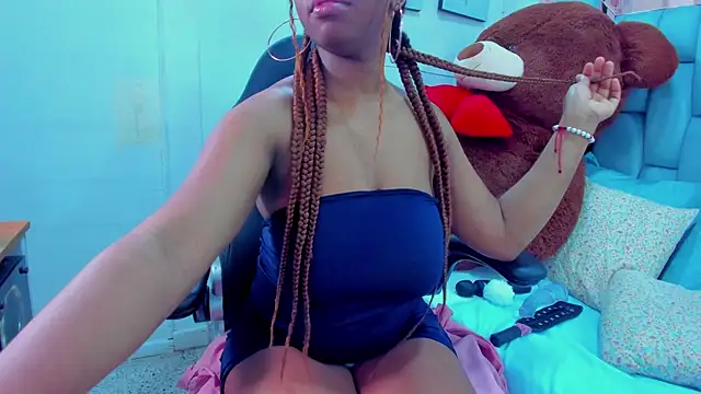 Snapshot of hazellanee chatting on November 12, 5:19 am hazellanee online show from November 12, 5:19 am