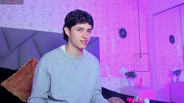 meganandtylerr19 online show from November 27, 11:56 am