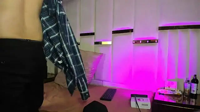 Snapshot of ANLLELOAndANGELA chatting on October 26, 6:03 pm ANLLELOAndANGELA online show from October 26, 6:03 pm