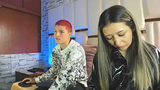 Snapshot of ANLLELOAndANGELA chatting on April 1, 3:31 pm ANLLELOAndANGELA online show from April 1, 3:31 pm