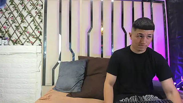 Snapshot of ANLLELOAndANGELA chatting on May 22, 4:45 pm ANLLELOAndANGELA online show from May 22, 4:45 pm