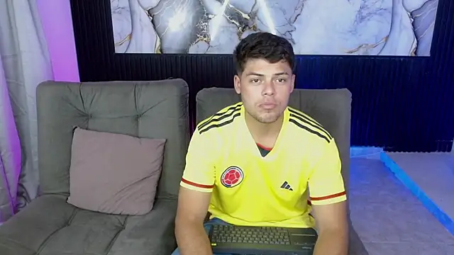 santiago n adrian online show from September 20, 12:33 am