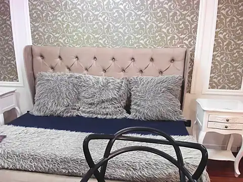 ivet hall online show from October 14, 11:49 pm