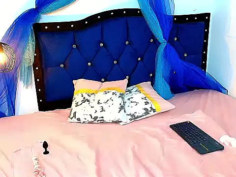 Selenegomezz online show from December 18, 8:04 pm