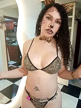 Snapshot of Lina_444 chatting on October 31, 10:33 pm Lina 444 online show from October 31, 10:33 pm