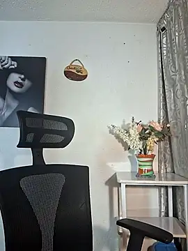 Snapshot of Lina_444 chatting on December 15, 12:15 am Lina 444 online show from December 15, 12:15 am